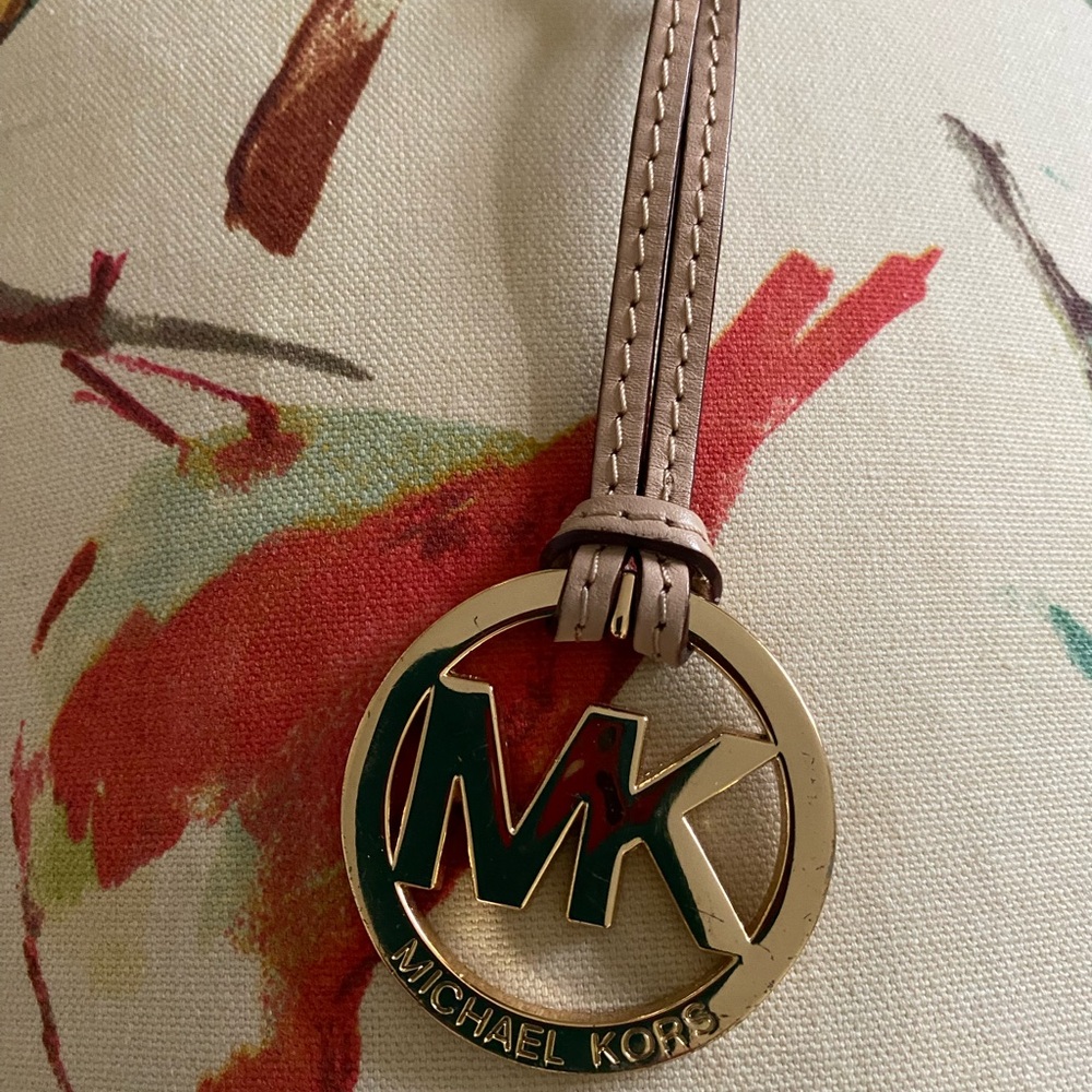 Micheal Kors logo tag/ Keychain, Preowned excellent condition